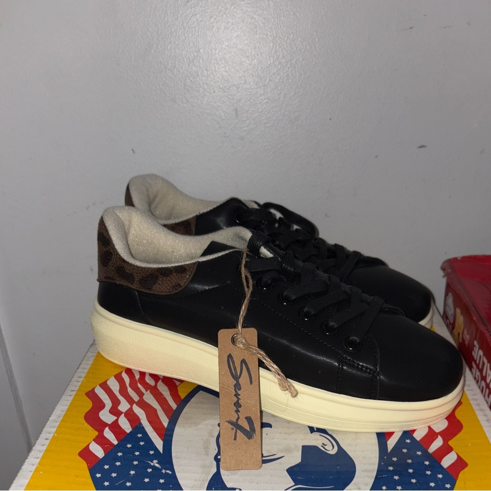 Seven7 Women’s Sneakers in Black and Cream with Leopard Detail size 9